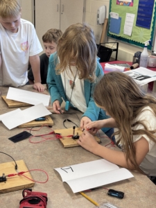 WF 4th graders science picture