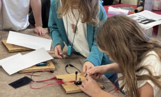 West Forest Fourth Graders Study Circuits~